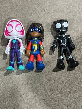 Marvel Spidey & friends Black panther & Ms Marvel & Gwen Ghost spider lot of 3